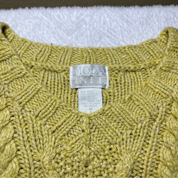 Moda Intl Sweater Women’s Medium Cable knit‎ Butter Yellow Angora Blend - Picture 7 of 7